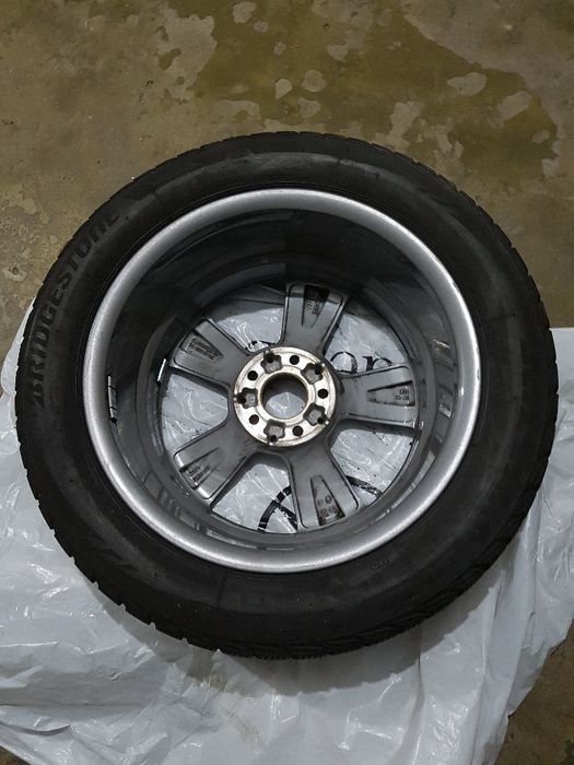 Jantes 17'' - Originais Mercedes e pneus de Inverno Bridgestone.