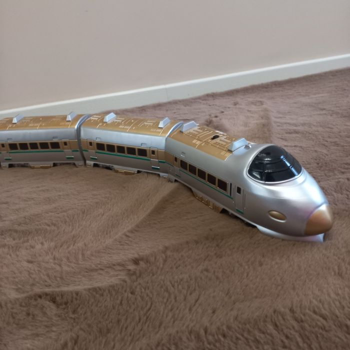 Потяг іграшка поїзд