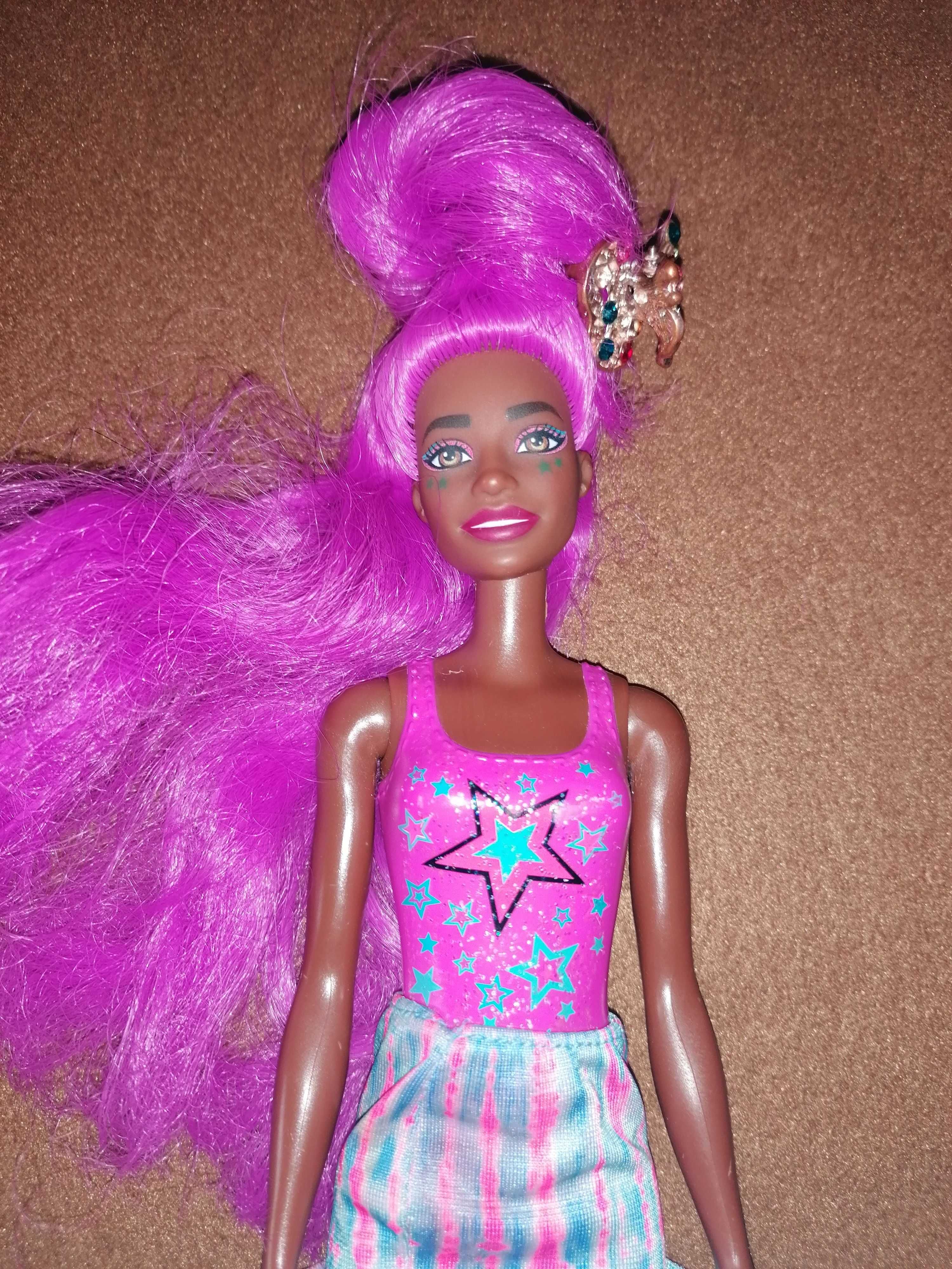 Lalka Barbie czarnoskóra z różowymi włosami.Oryginalna.