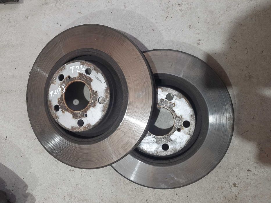 Передні тормозні бліни диски гальмівні Тойота Авенсіс т27 2.2 5х114.3