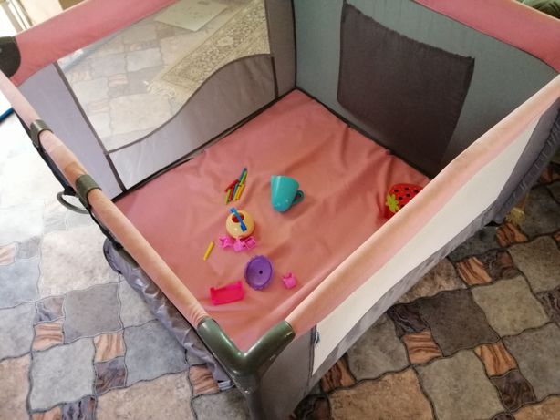 Манеж - кроватка для малышей ME 1030 ARENA PINK LEN