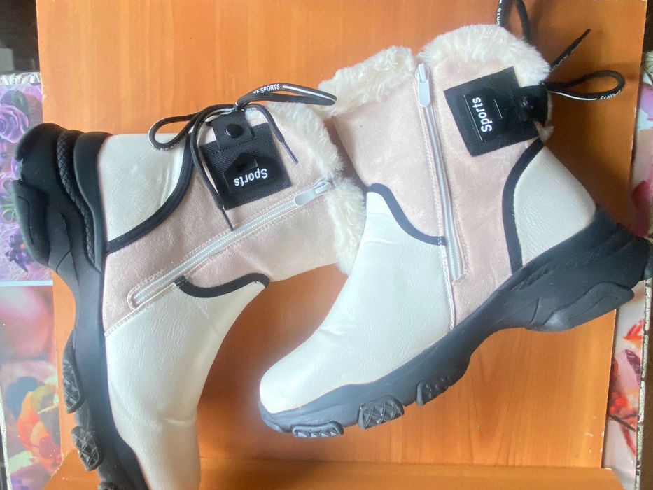 Зимові черевики. Жіночі. 41р. на 40 грн.