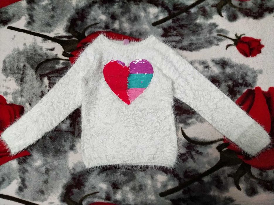 Фірмова,пухнаста,зимова кофта,джемпер,світшот для дівчинки 8-9 р