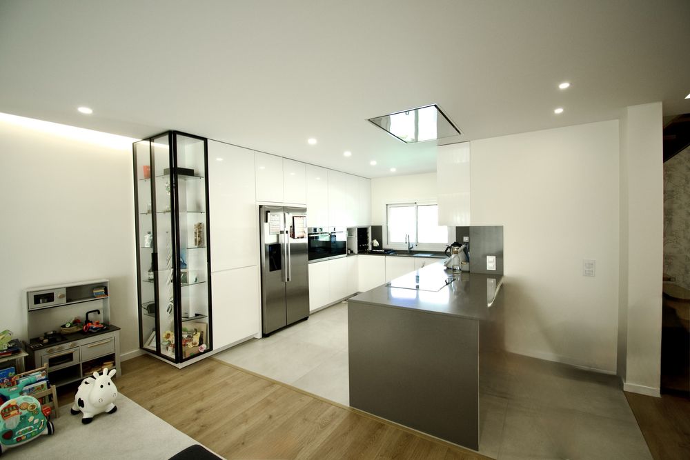 T4 Duplex Moderno em Condomínio Exclusivo com Piscina