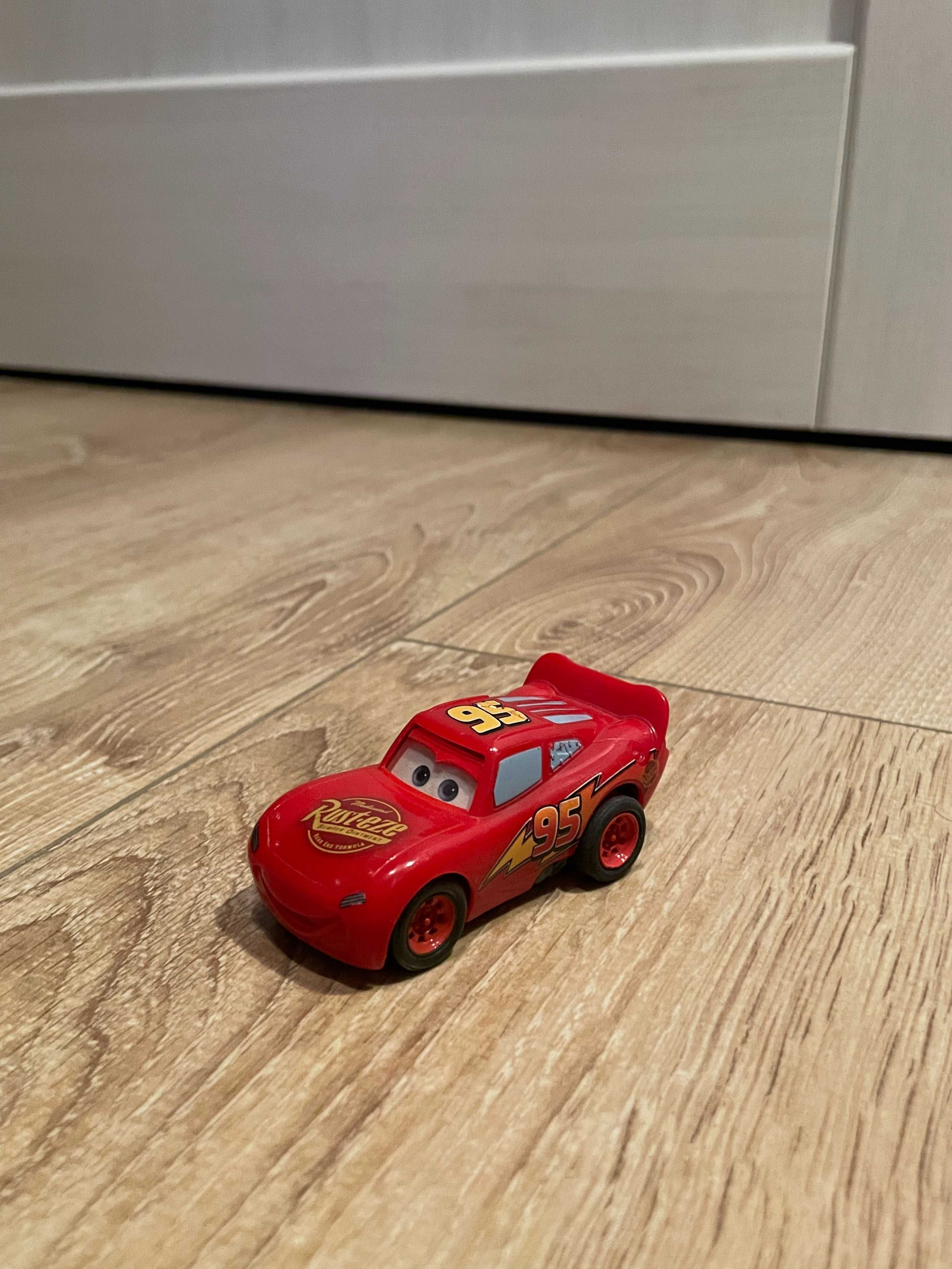 Kultowe autka z filmu "Auta"