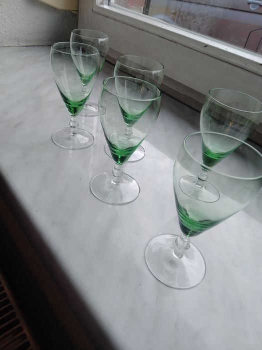 Stare kieliszki odcień zieleni