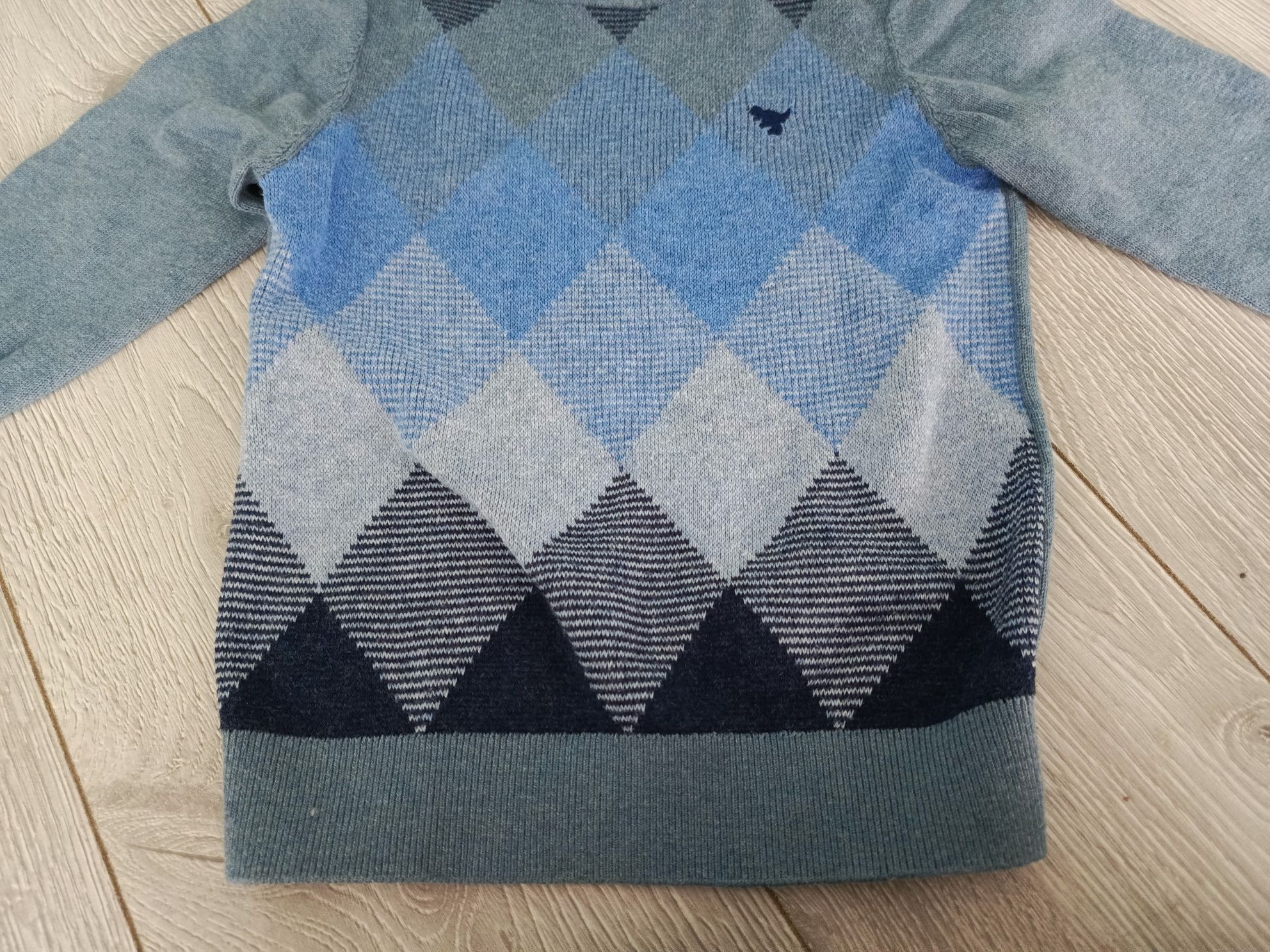 Śliczny elegancki sweter 92