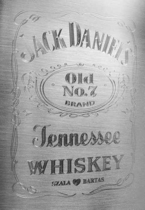 Piersiówka z grawerem 8 Oz