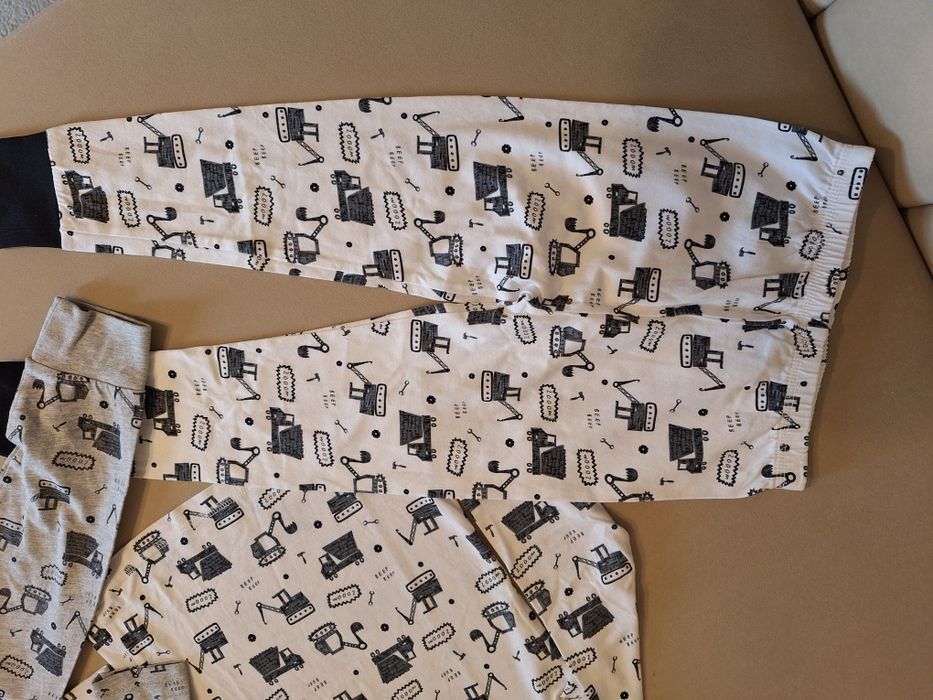 Zestaw 3 piżamek 104-110 dla chłopca w samochodziki