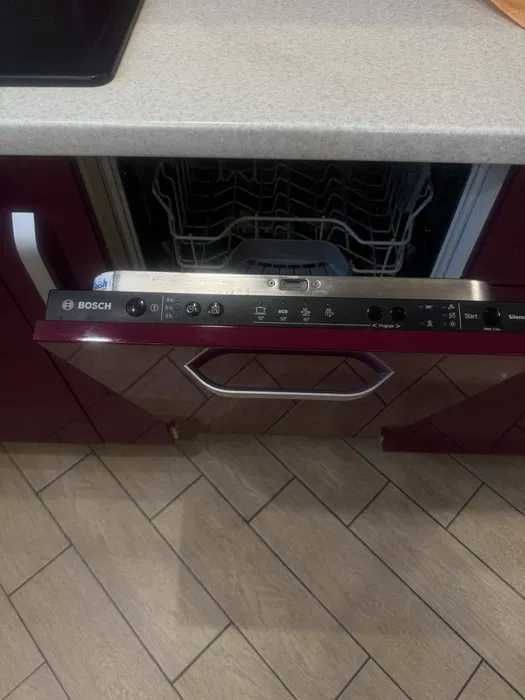 просторий будинок 228 м² з цокольним поверхом та  ділянкою 23 сотки