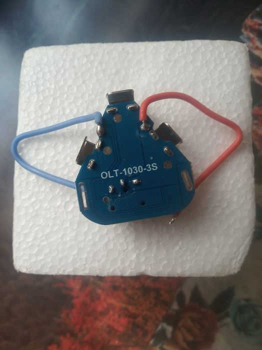 Плата зарядки для шуруповерта или угловой шлифмашины.