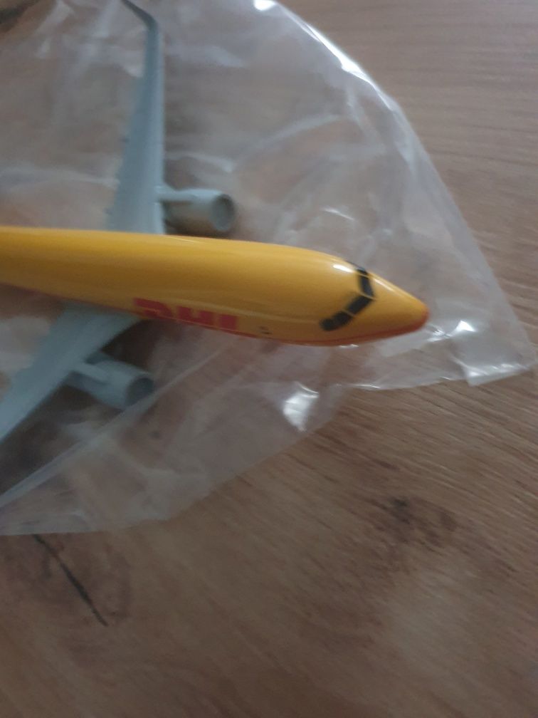 Model Boeing B737 DHL 21 cm