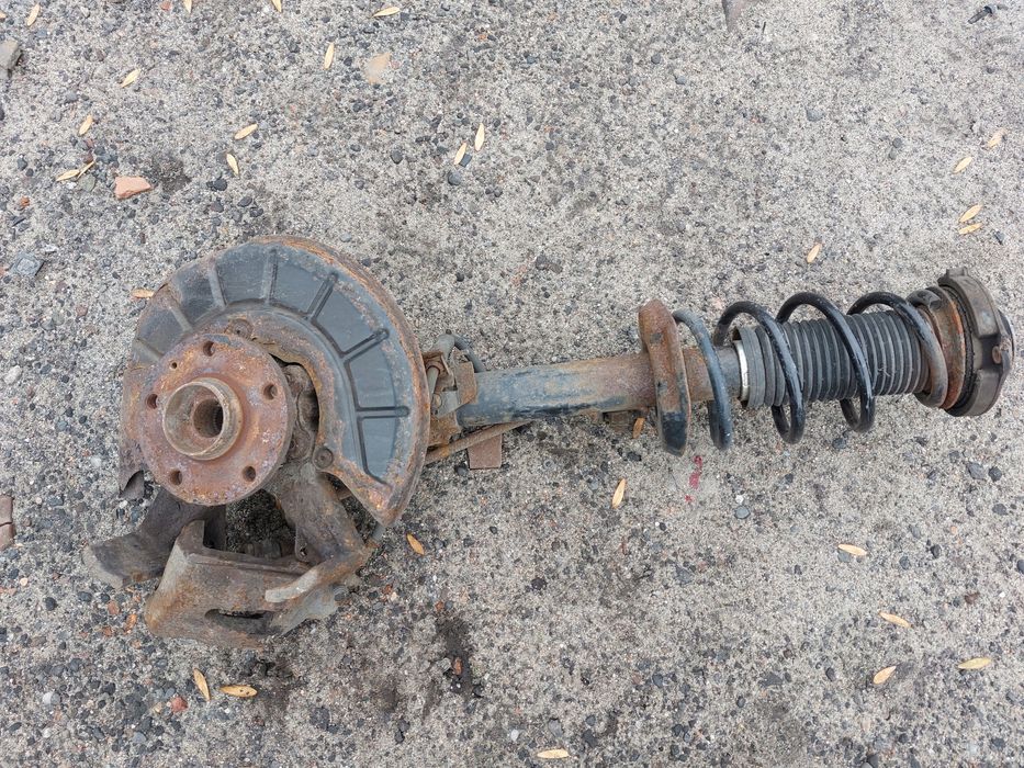 vw golf 6 leon 1.6tdi zwrotnica piasta prawa przód