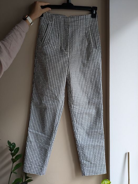 Biało czarne eleganckie spodnie w kratkę r. XS Zara