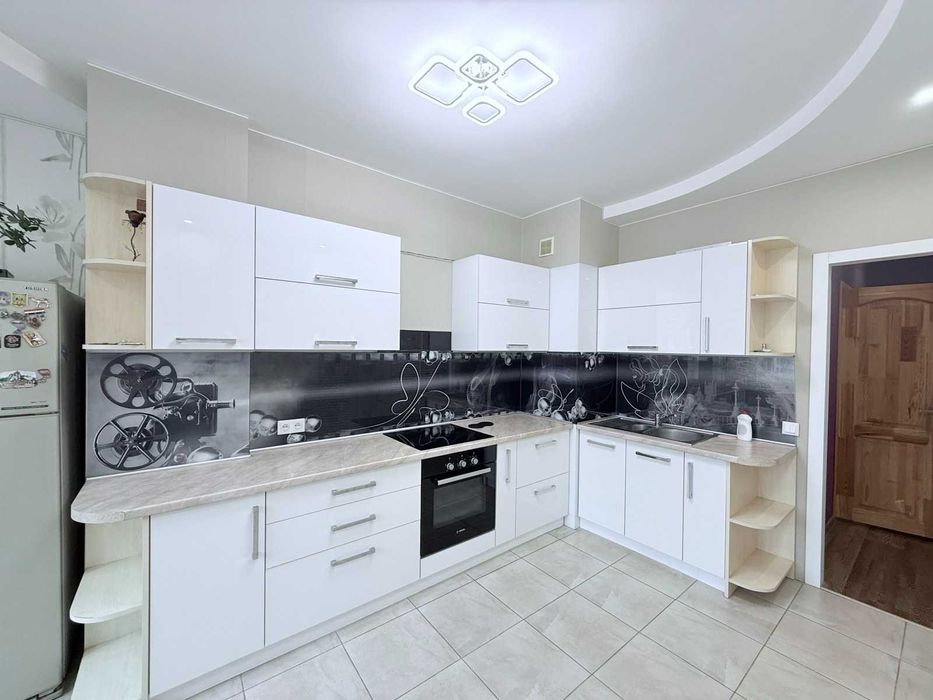 Продам 2 комнатную квартиру с кладовкой в Радужном