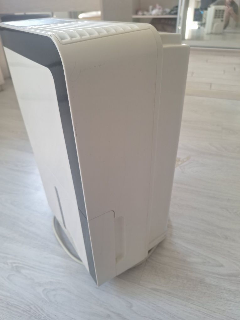 Продаю осушувач повітря DEHUMIDIFIER 16L/DAY