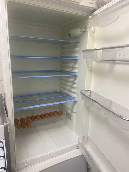 Холодильник "Indezit"