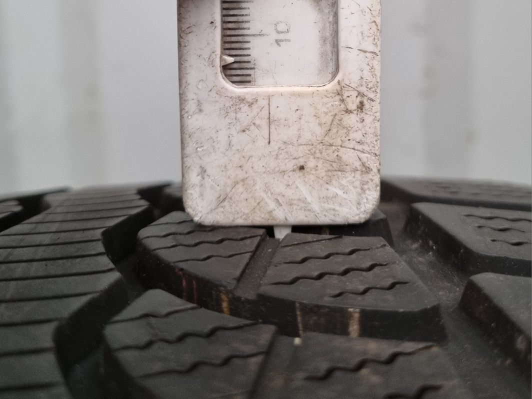 Opony używane ZIMOWE 225/40/18 Bridgestone  650zł/4szt.