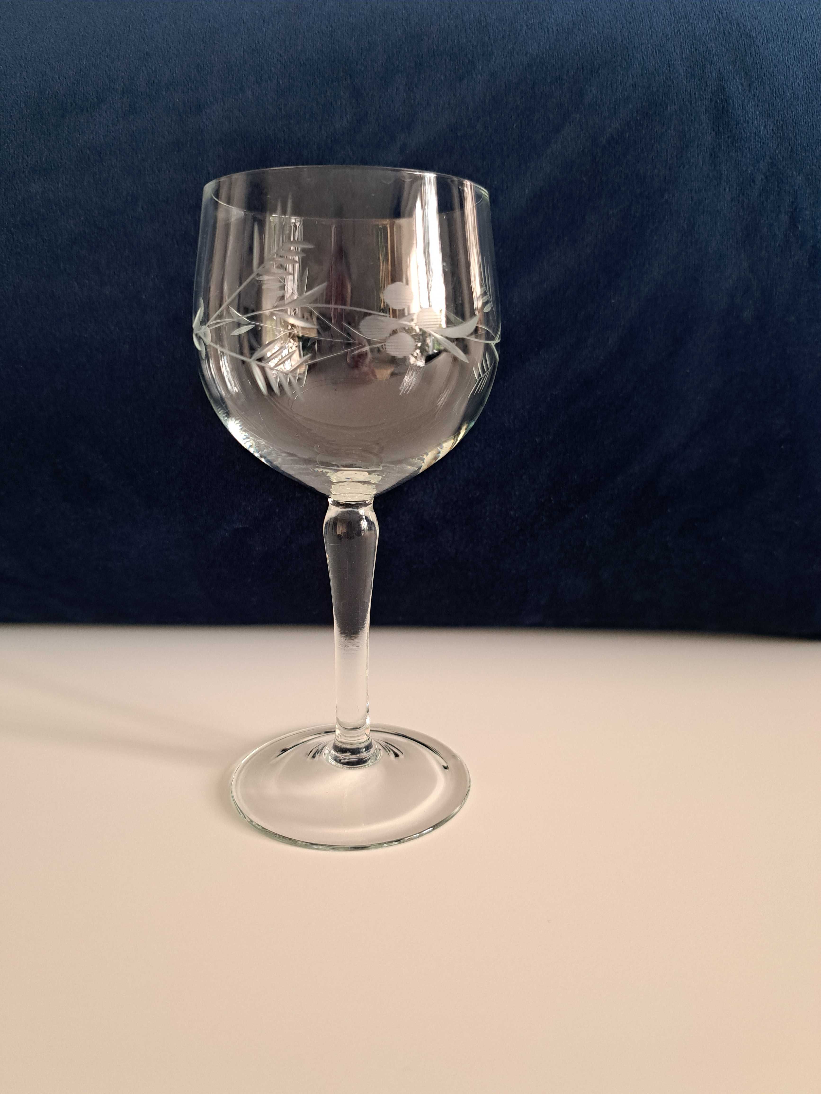 Kieliszki szklane (szkło kryształowe) prl na nóżce dostępne 12 szt