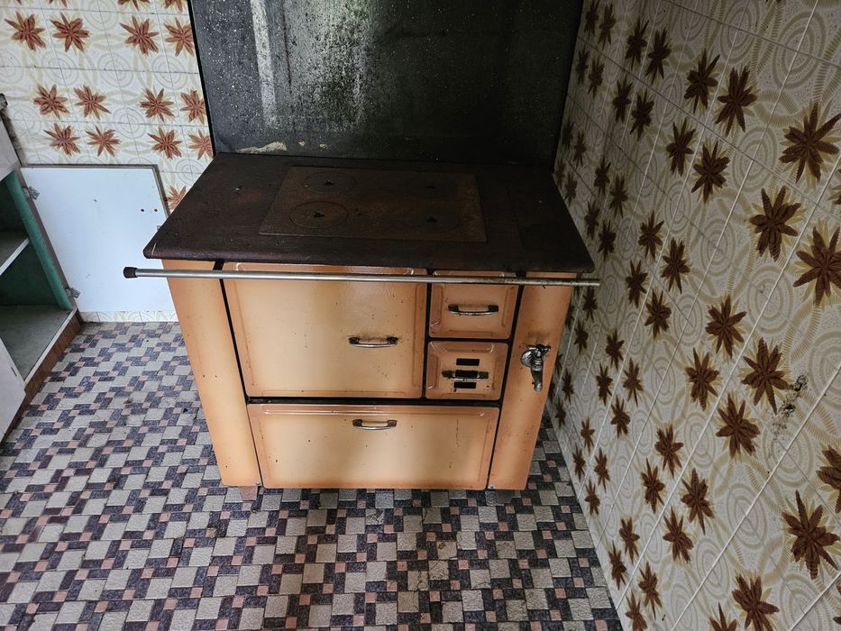 Fogão a lenha usado