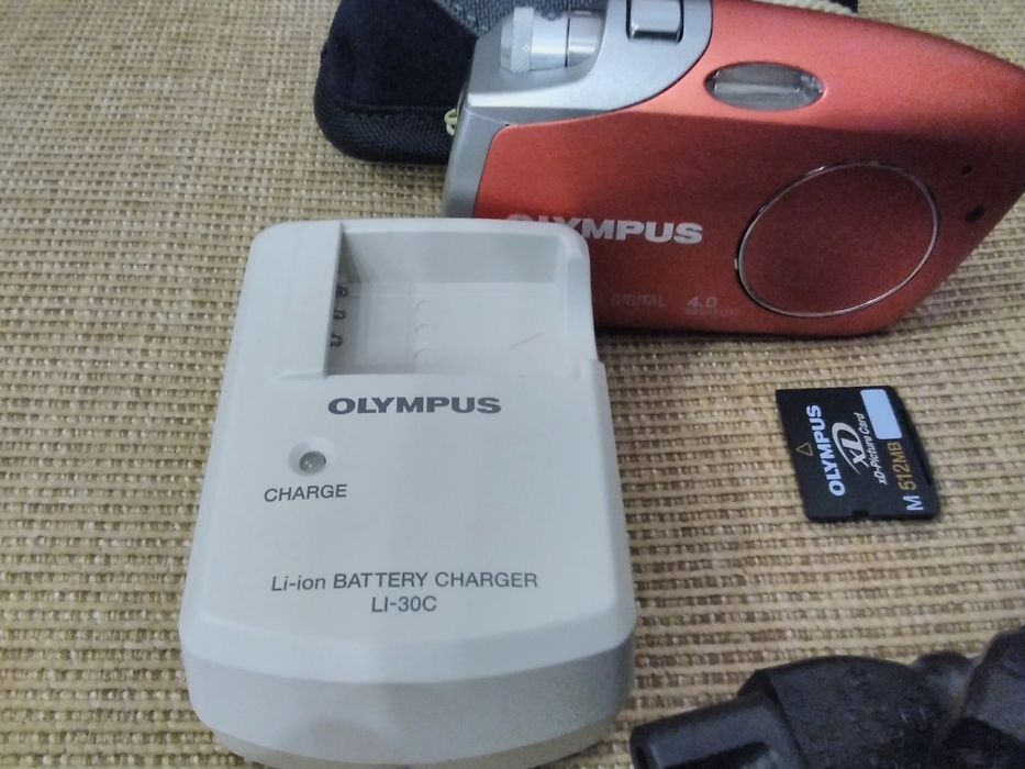 Máquina fotográfica digital impecável