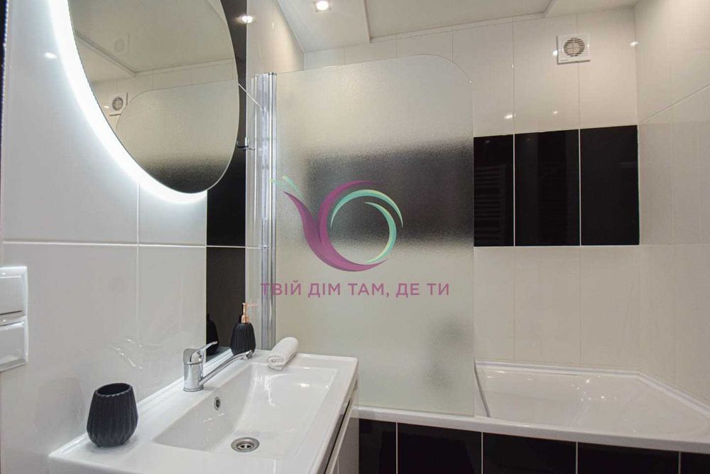 2-к. квартира з дизайнерським ремонтом, і/о та балконом