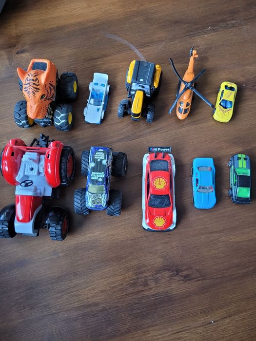 Zestaw samochodzików resoraki