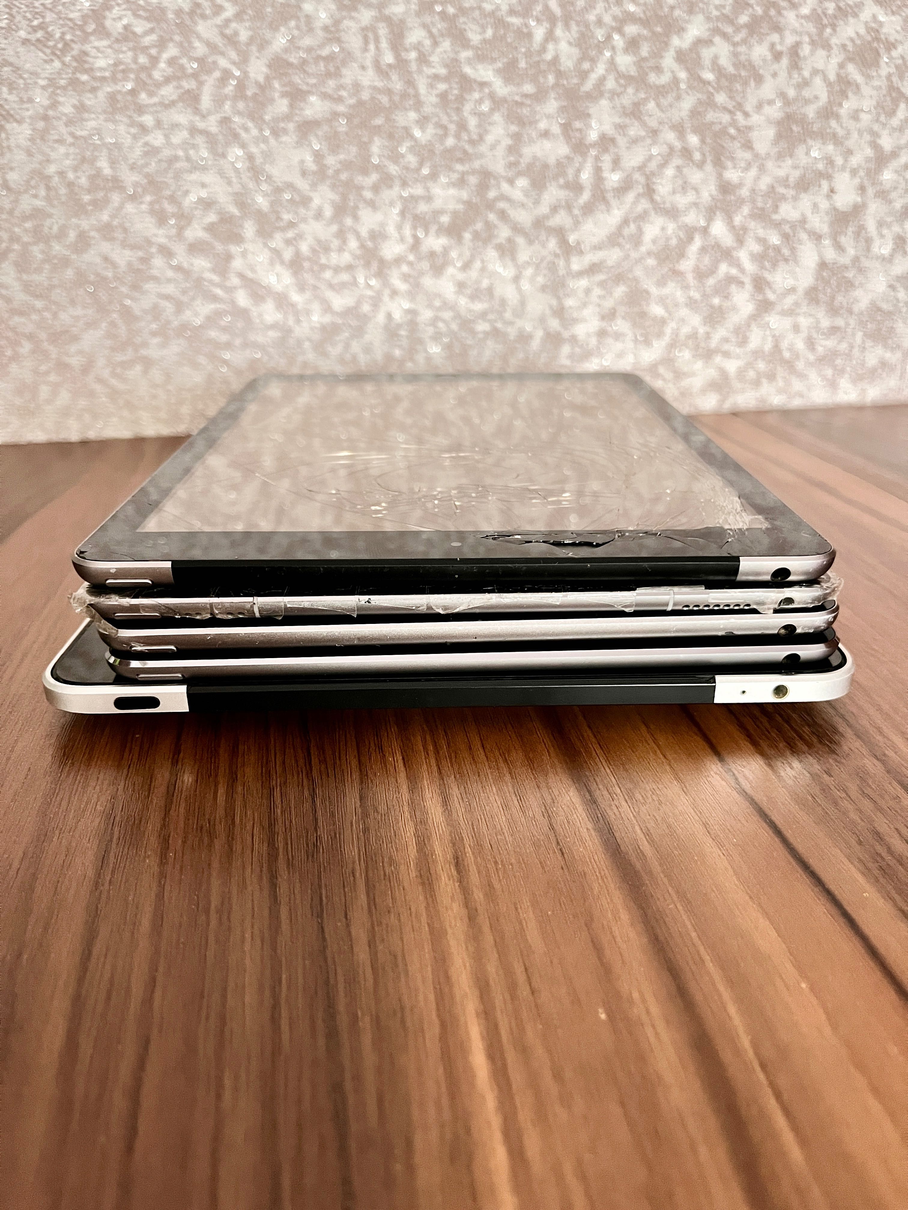 Лот 5 iPad - цілі та биті(під ремонт або запчастини)