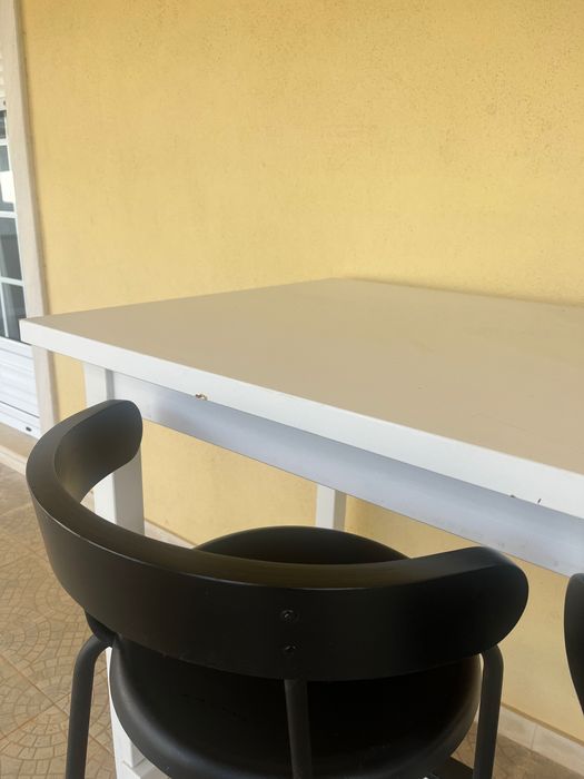Conjunto Ikea Mesa e Cadeiras Altas