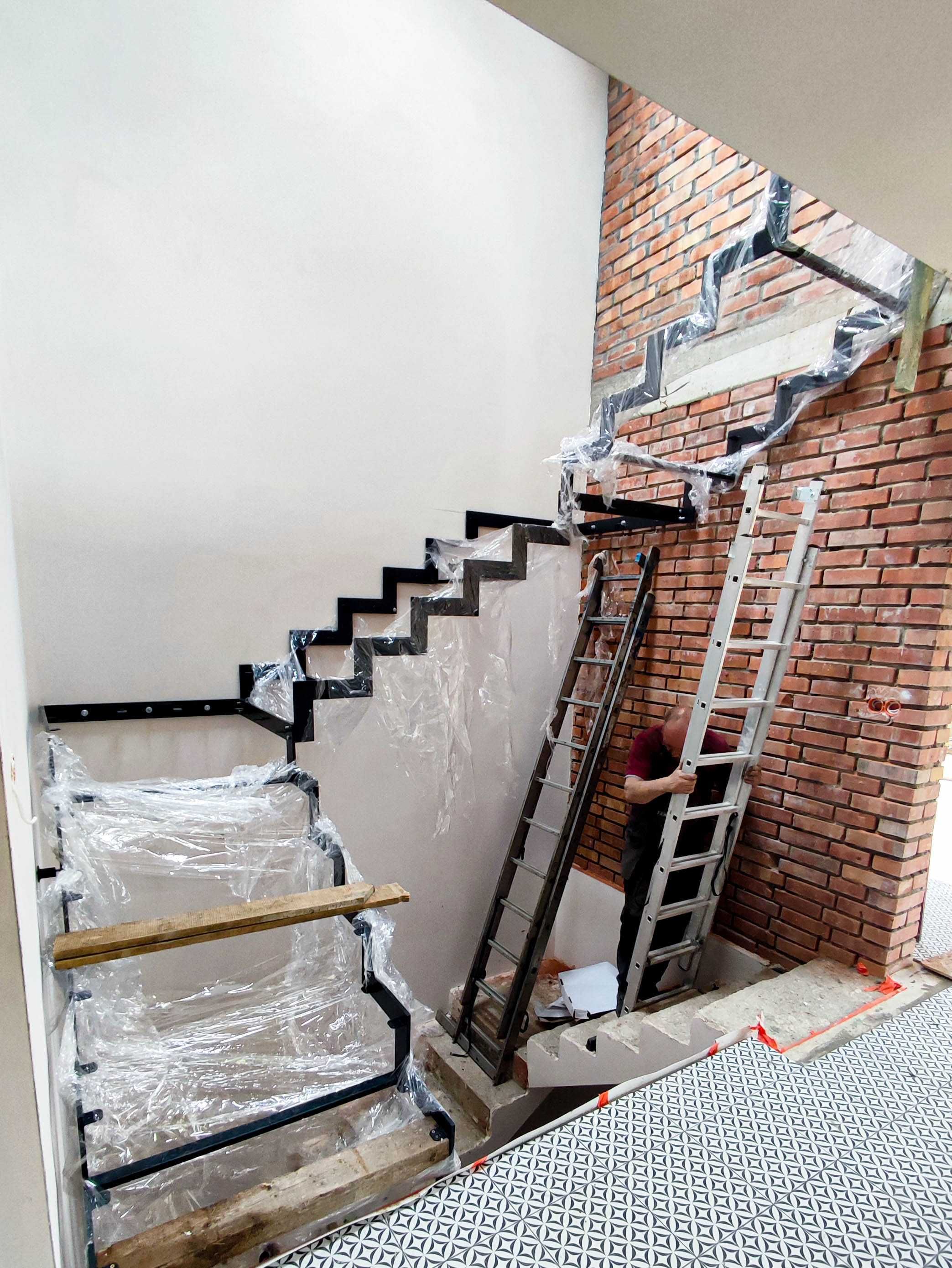 METALOWA konstrukcja SCHODÓW z balustradą