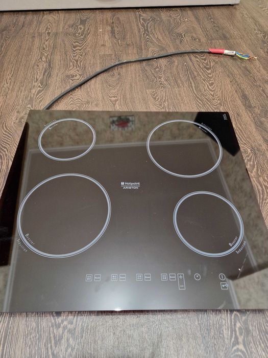 Продам індукційну варочну поверхню Ariston KIC 644 C