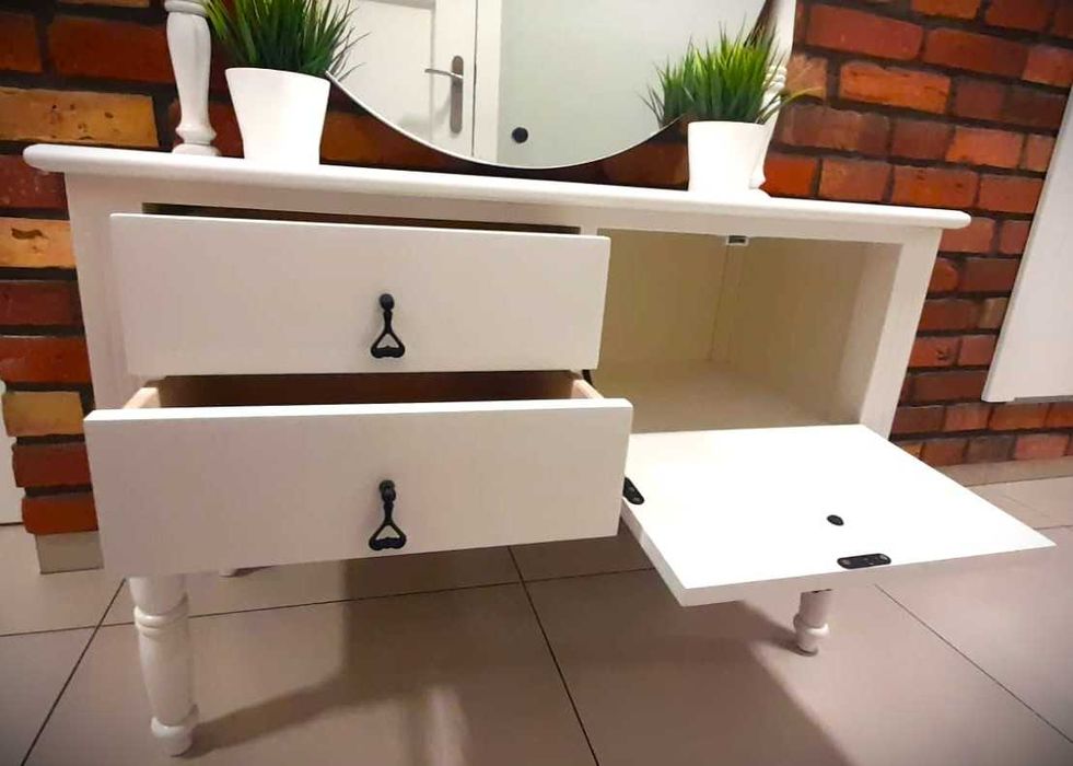 Toaletka z lustrem + krzesło