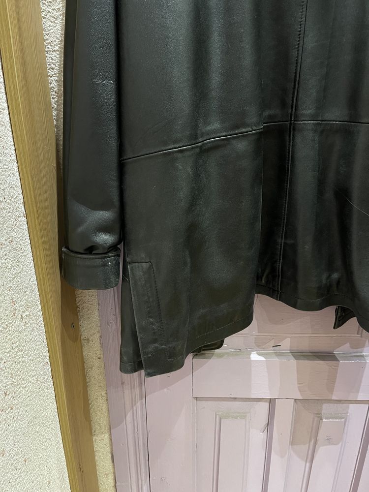 Продается куртка кожаная б у, большого размера.