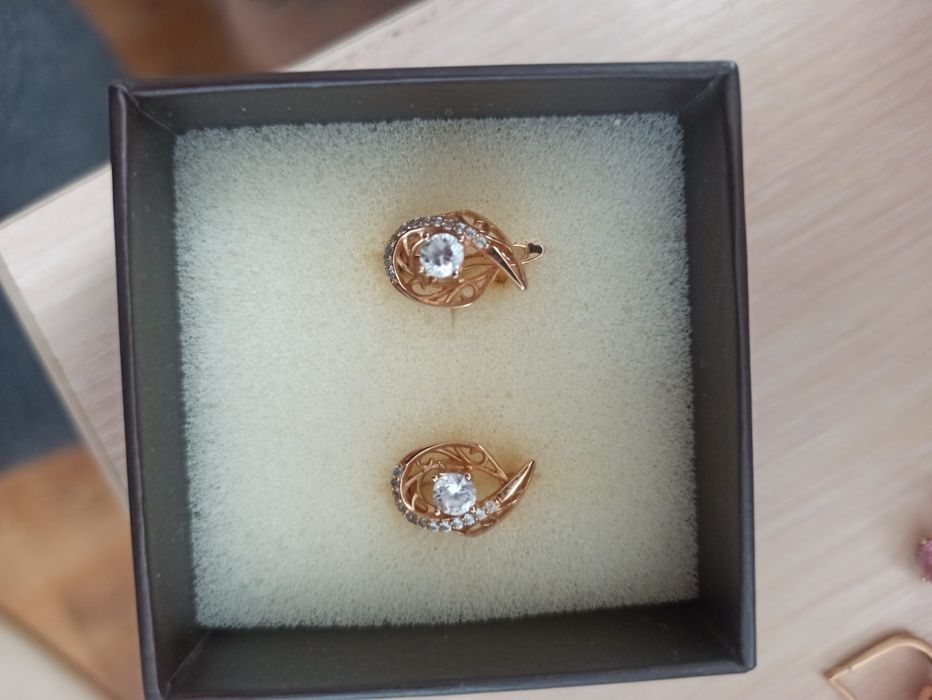 Сережки із медичного золота