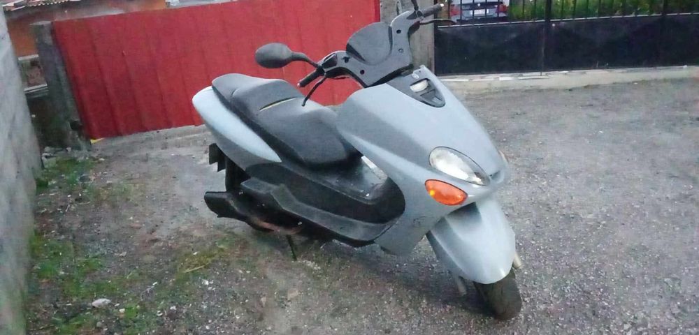 Scooter yhamaha 125 em bom estado