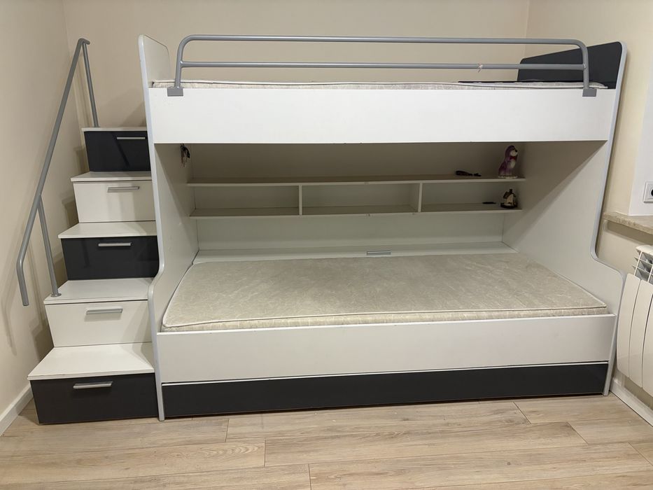 Dóże łóżko piętrowe  dwu osobowa