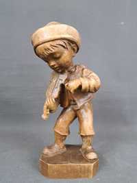 Chłopiec grający na skrzypcach, rzeźba drewniana, wys. 24 cm