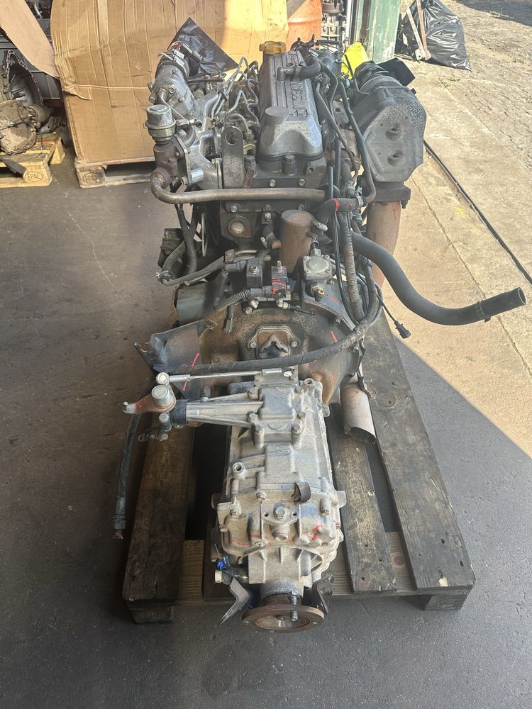 Motor Nissan Atleon B4.40