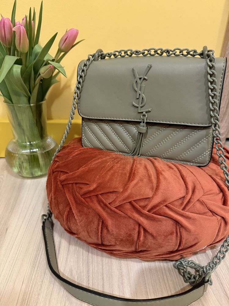 Torebka w kolorze khaki