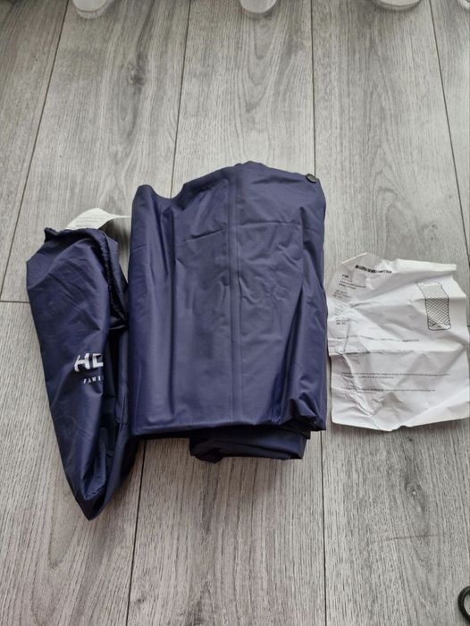 Надувний матрас каремат, з вбудованим насосом.