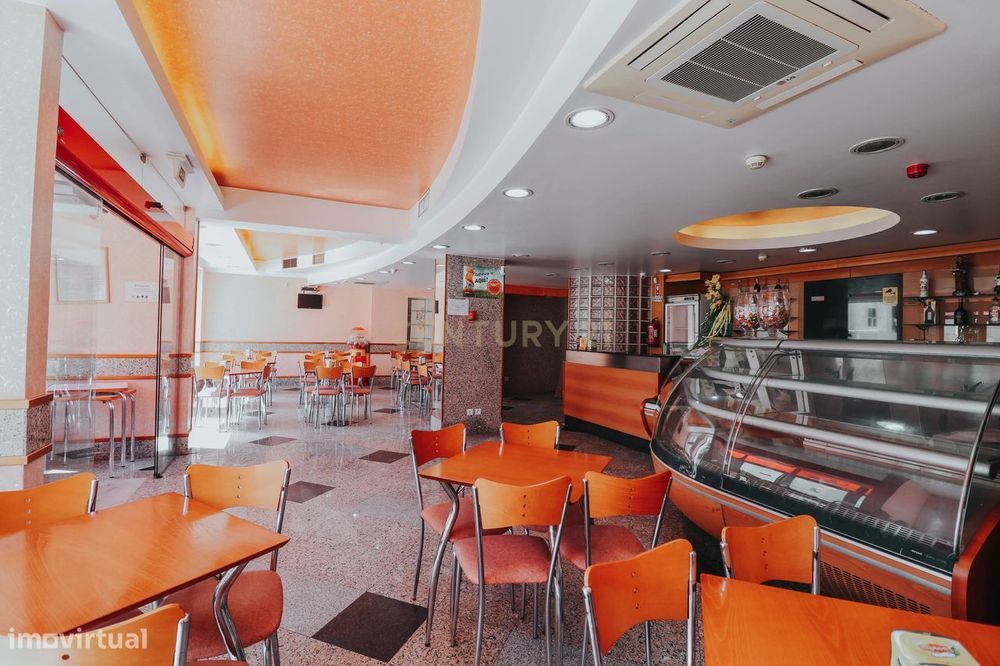 Espaço Comercial Versátil, equipado para Padaria, Restauração e Pastel