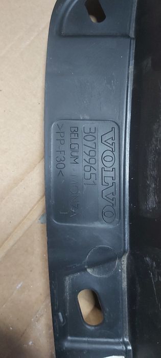 Listwa maski podszybia Volvo XC60 08-17r