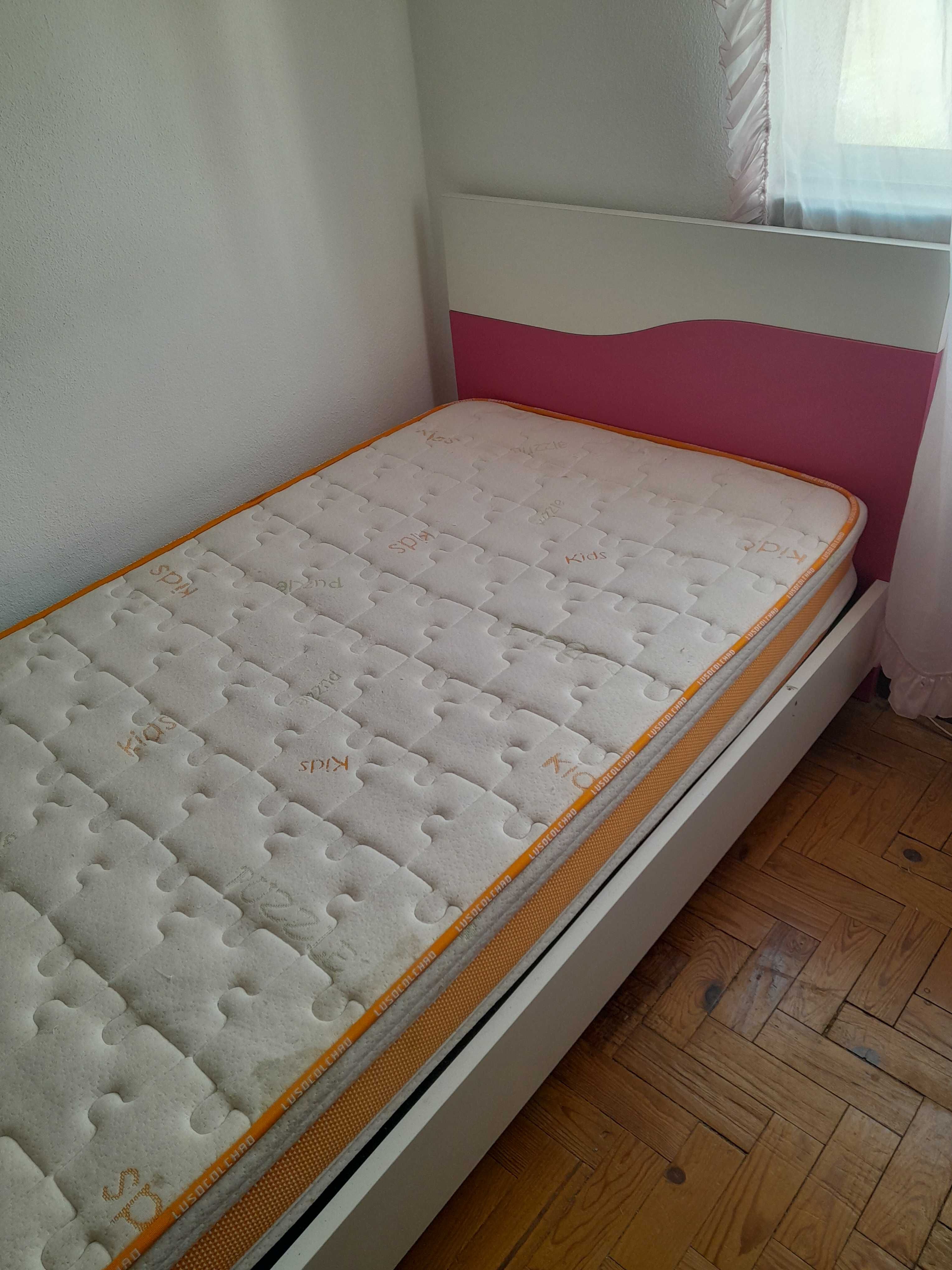 Cama de solteiro completo menina crianca