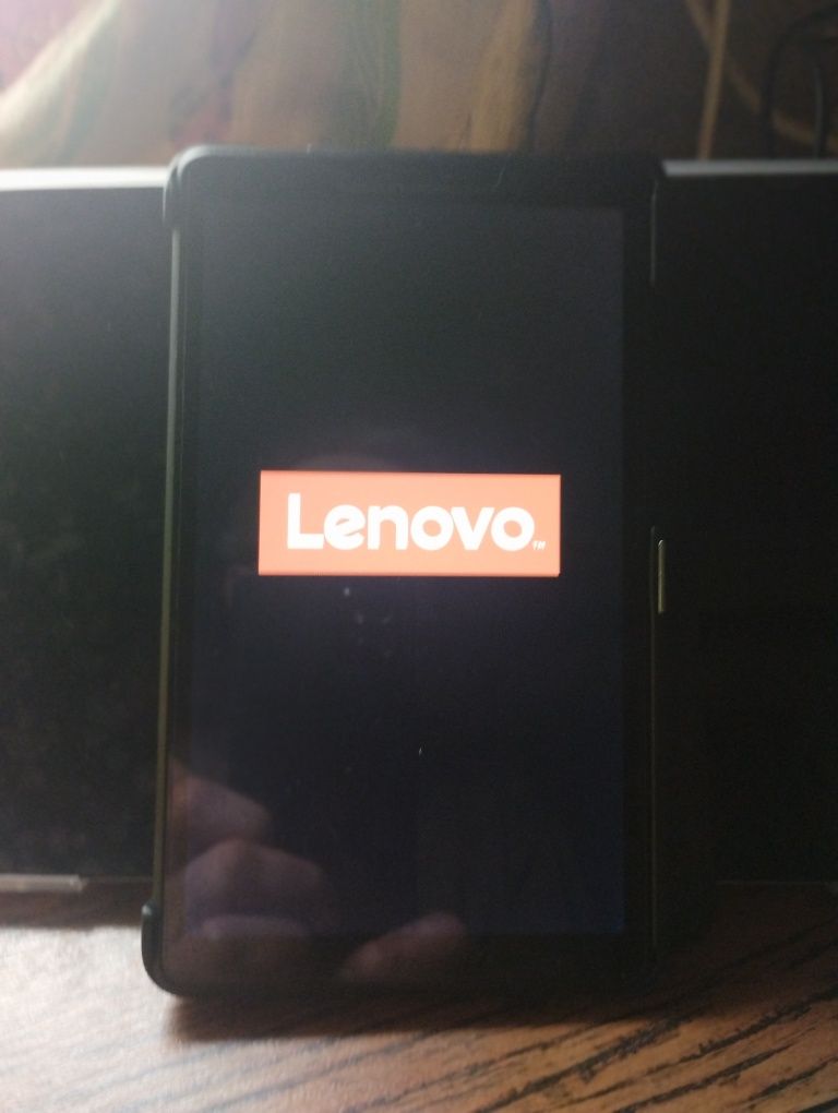 Планшет Lenovo Tab M7