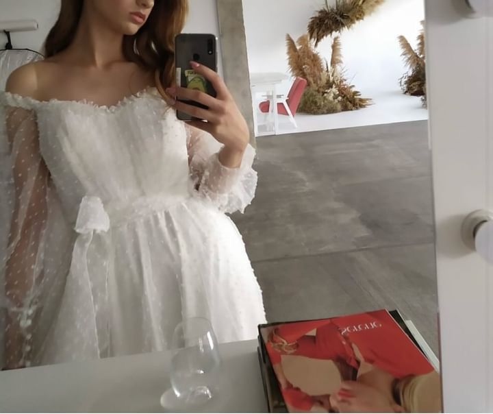 Біла , випускна сукня