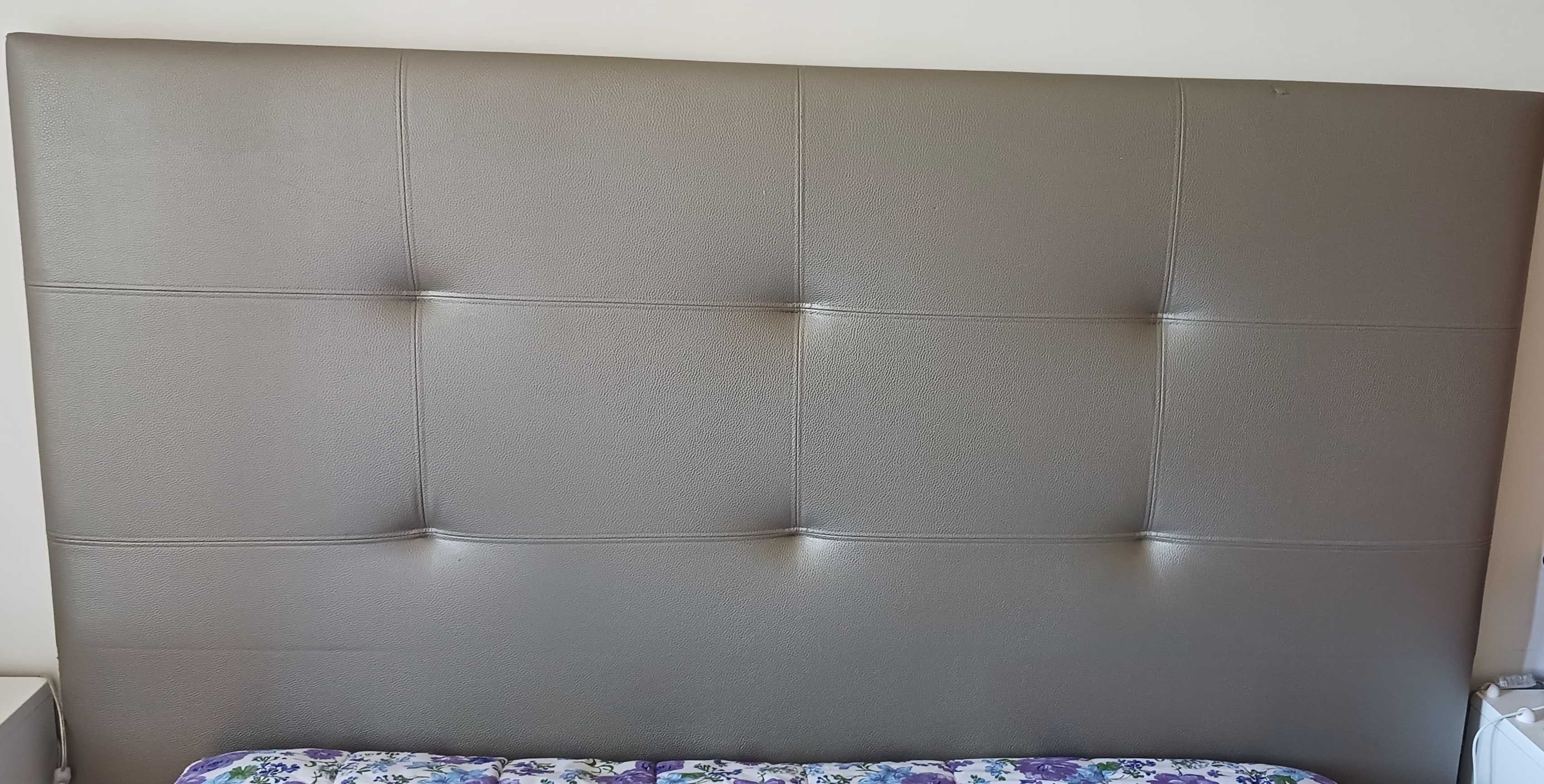Cabeceira de cama em Ecopele cinza. Levantar em Canelas, Gaia