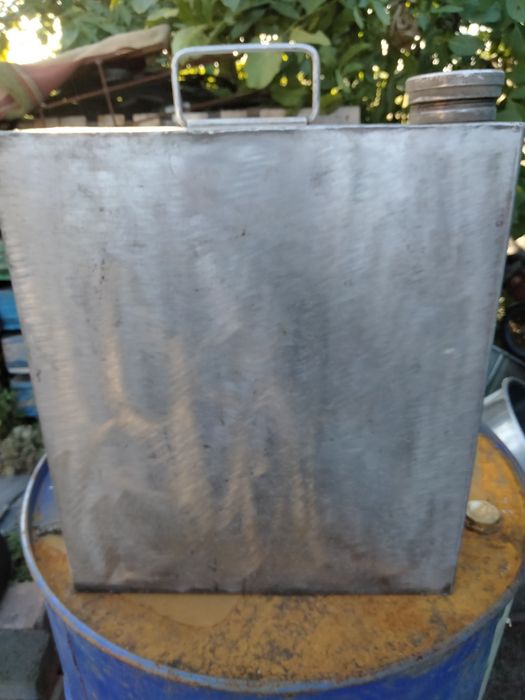 Продам канистру нержавейка.