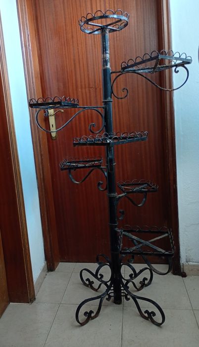 Floreira / Suporte de Vasos em Ferro