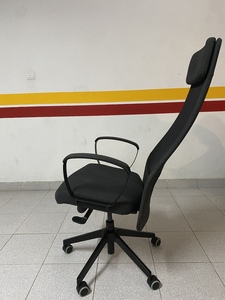 Cadeira de escritorio preta