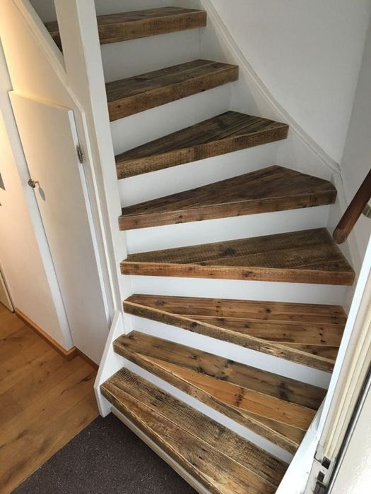 Сходи з натурального дерева — ясен, дуб. Виготовлення під замовлення!